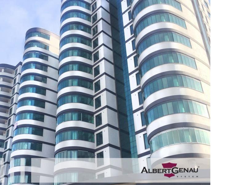 Albert Genau Cam Balkon