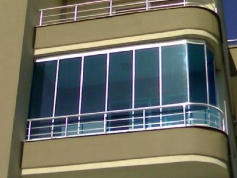 Albert Genau Cam Balkon