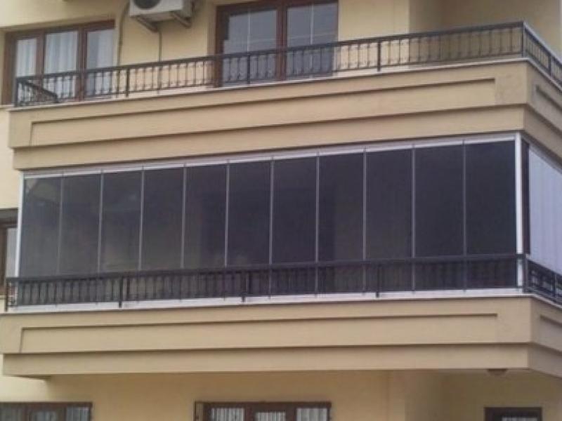 Albert Genau Cam Balkon